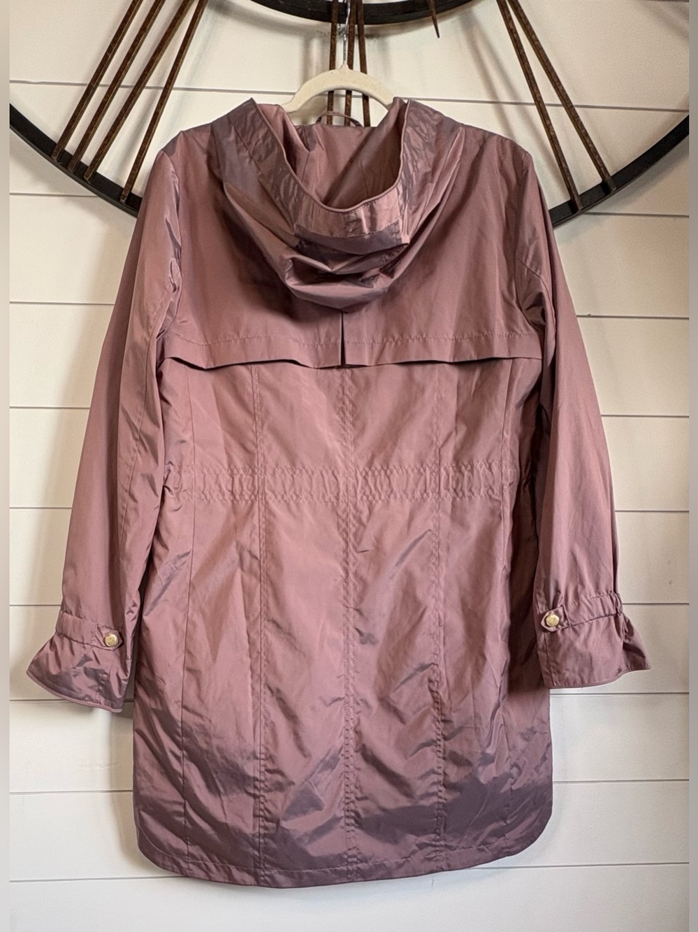 Cole Haan Signature Packable Hooded Travel Raincoat in Iridescent Mauve - Large - Picture 8 of 14